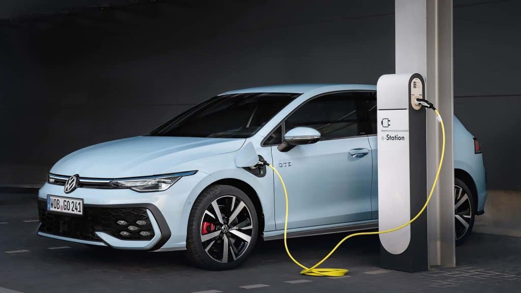 Volkswagen anuncia Golf elétrico com tecnologia da Rivian