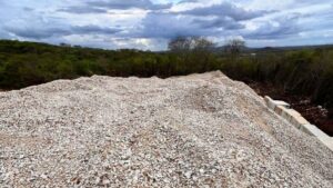 Quixadá deverá receber investimento de R$ 25 milhões e exportar lítio para Europa, Ásia e América do Norte