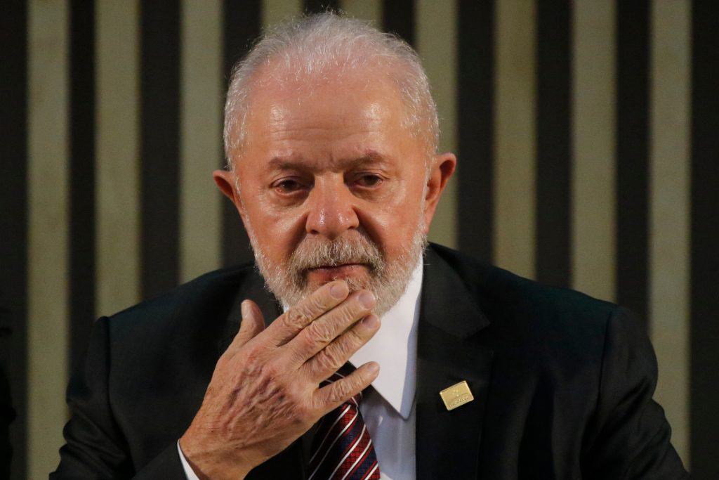 YouTube obedece AGU e retira conteúdos com fake news de Lula