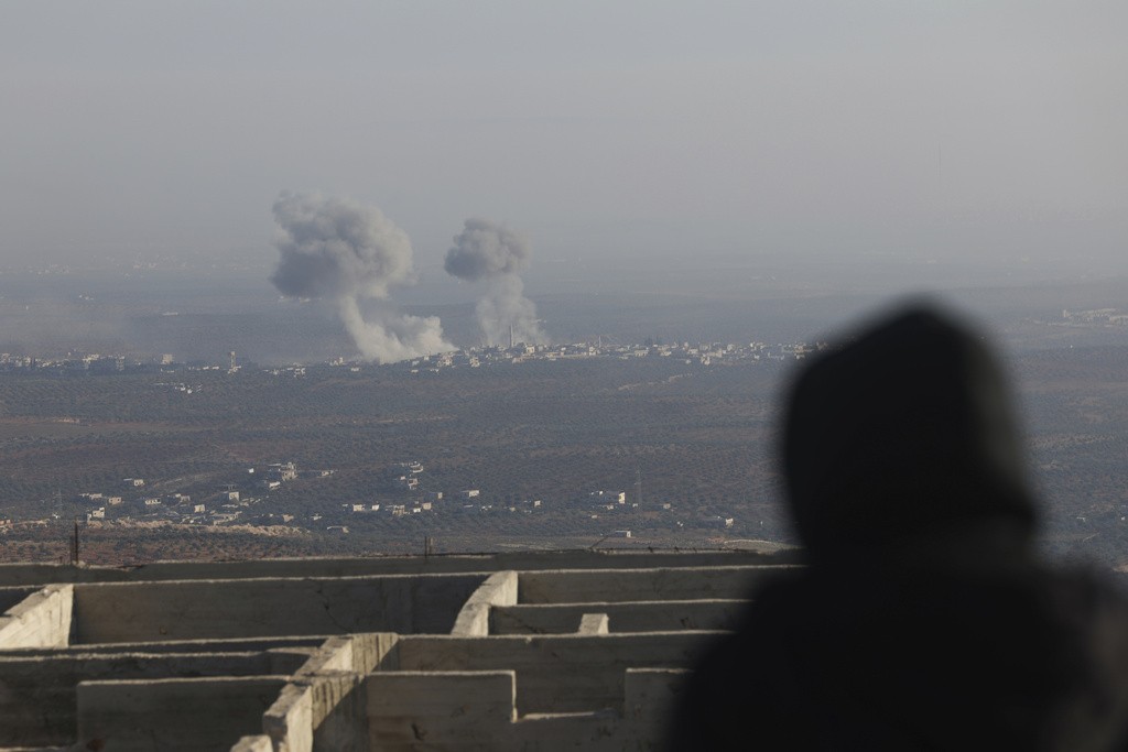 Rebeldes na Síria avançam sobre cidade estratégica de Homs e se aproximam de Damasco