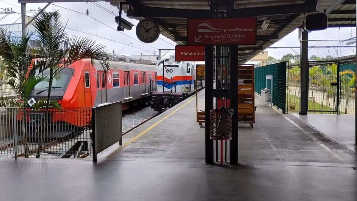 Descarrilamento de trem de carga interrompe circulação da Linha 11-Coral | São Paulo