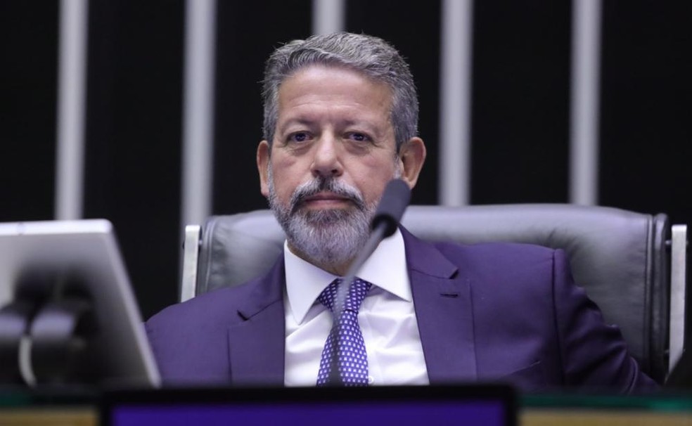 Lira dispensa registro biométrico e libera participação virtual dos deputados em sessão desta quinta | Política