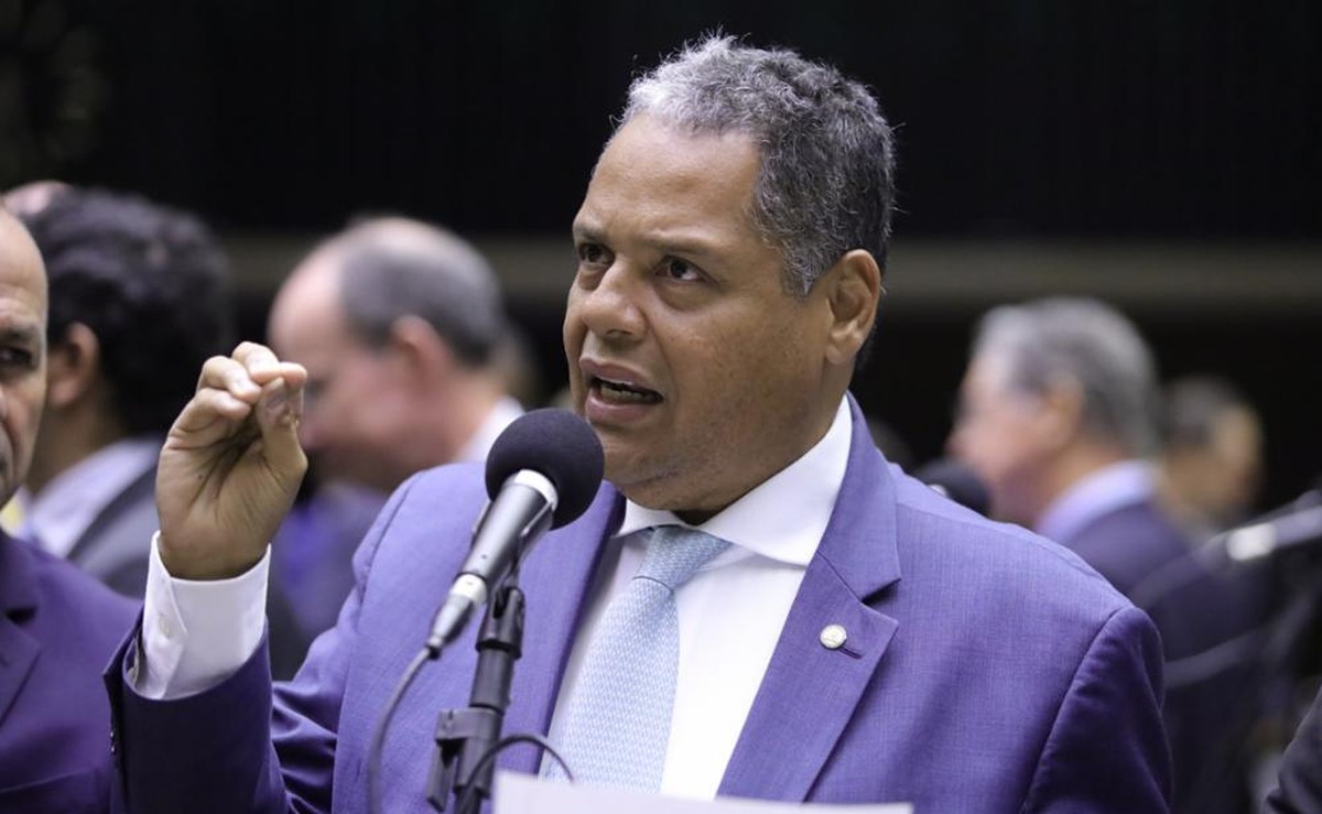 Bancada do PSD se recusa a assinar requerimento de urgência a pacote fiscal e é chamada por Rui Costa | Política