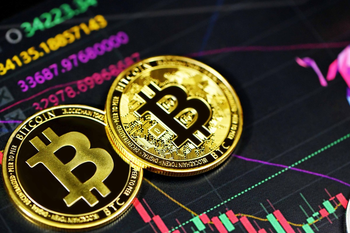 Bitcoin bate recorde acima de US$ 105 mil após promessa de Trump sobre fundo estratégico | Criptomoedas