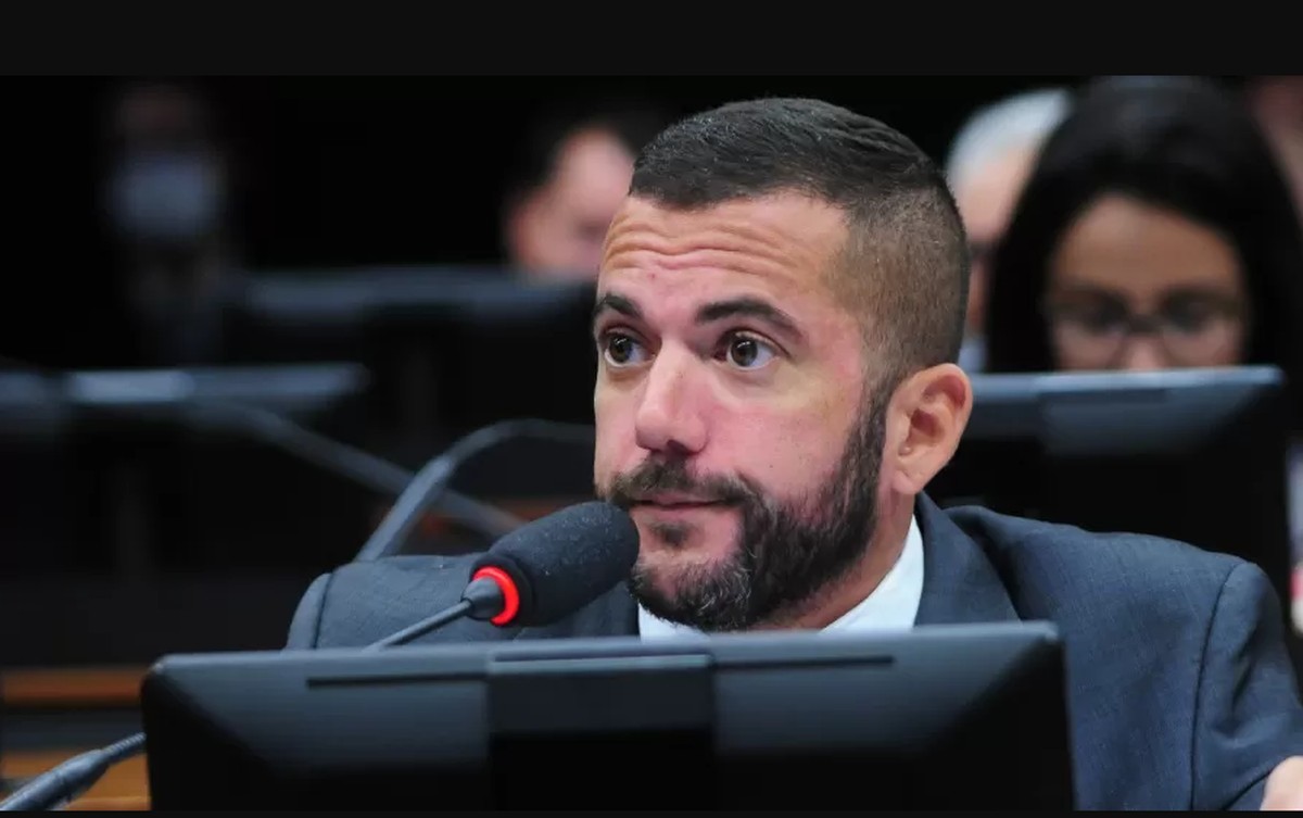 Assessores dos deputados Carlos Jordy e Sóstenes Cavalcante (PL-RJ) são alvo da PF por uso da cota parlamentar | Brasil
