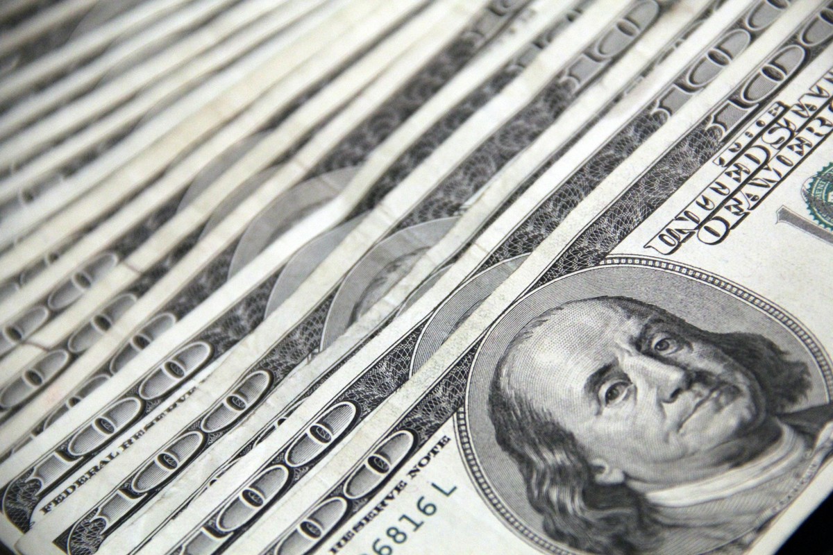 BC aceita 8 propostas e vende US$ 3 bilhões em leilão extraordinário no mercado à vista | Finanças