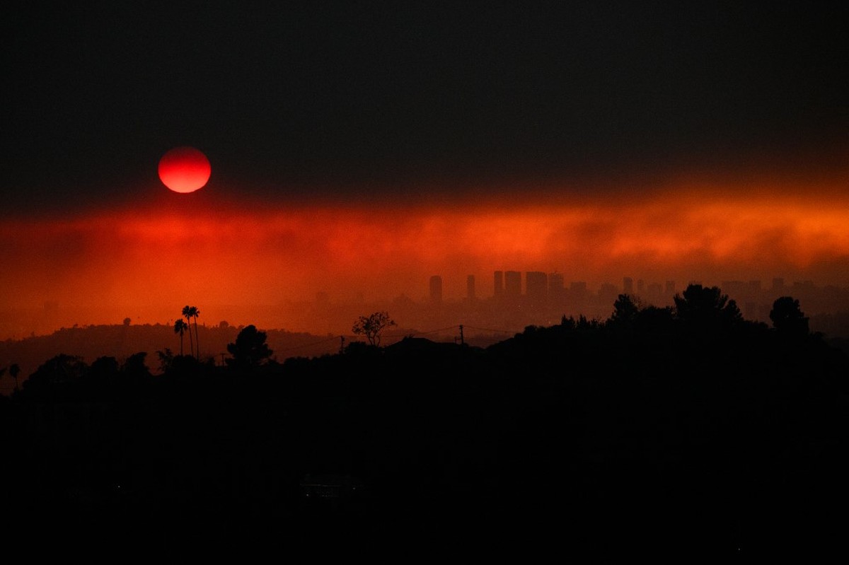Sobe para 16 o número de mortos em decorrência dos incêndios em Los Angeles (EUA) | Mundo