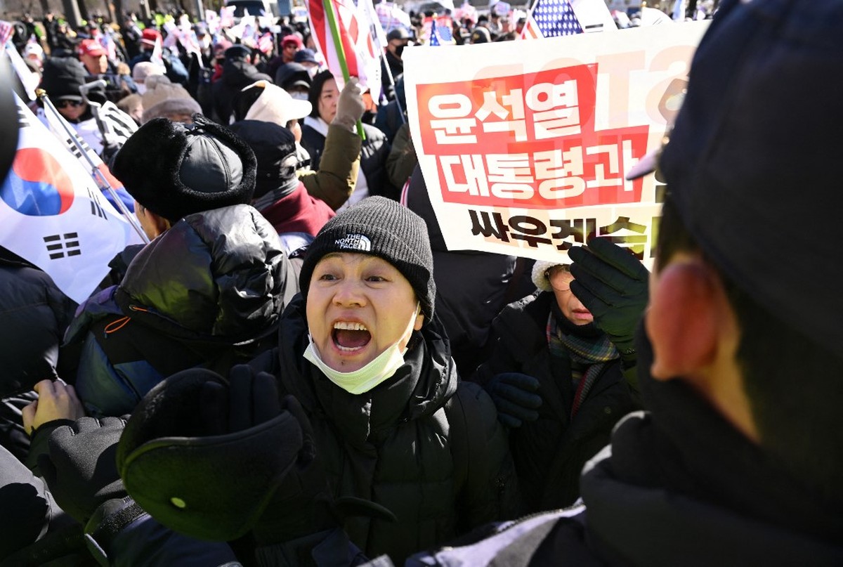 Apoiadores de presidente afastado da Coreia do Sul protestam contra prisão dele | Mundo