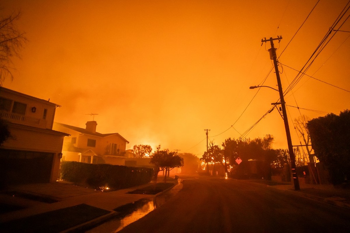 Sobe para 11 o número de mortos pelos incêndios em Los Angeles | Mundo