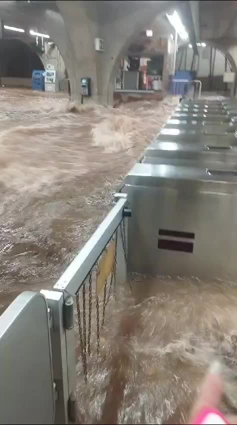 Fortes chuvas e alagamentos atingem São Paulo nesta sexta (24)