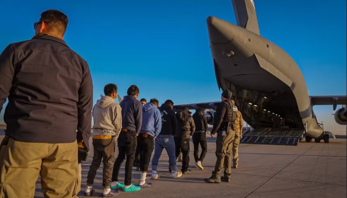 Governo planeja ações imediatas para acolhimento de deportados brasileiros dos EUA | Brasil