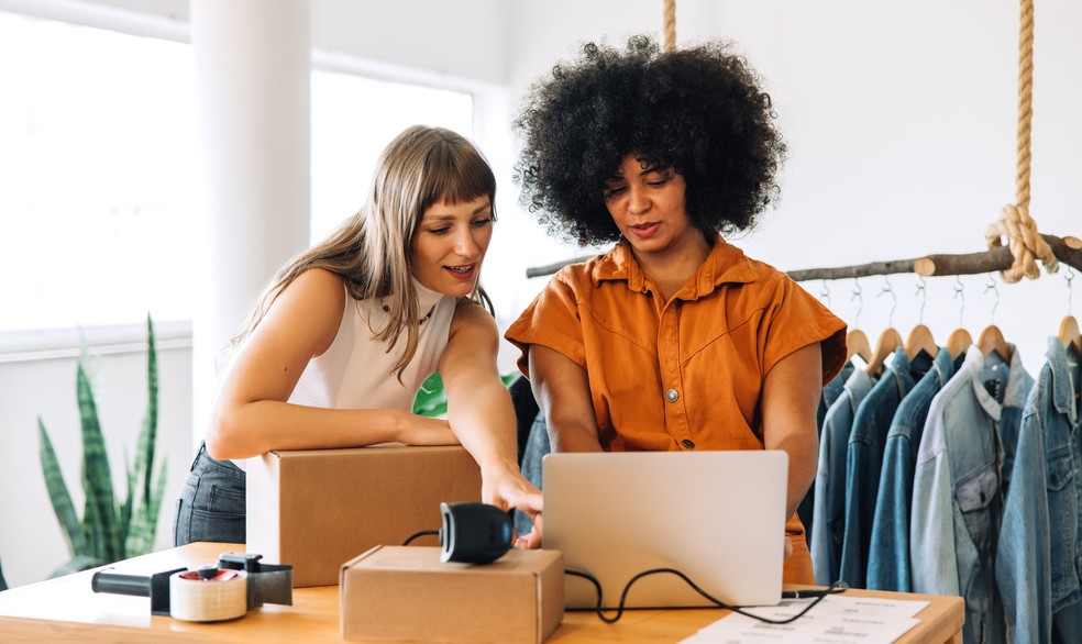 7 ideias de negócios digitais para empreender em 2025 | Hostinger