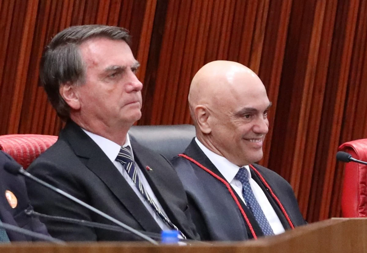 Bolsonaro descarta filhos na Presidência e confirma que avaliou decreto de estado de sítio