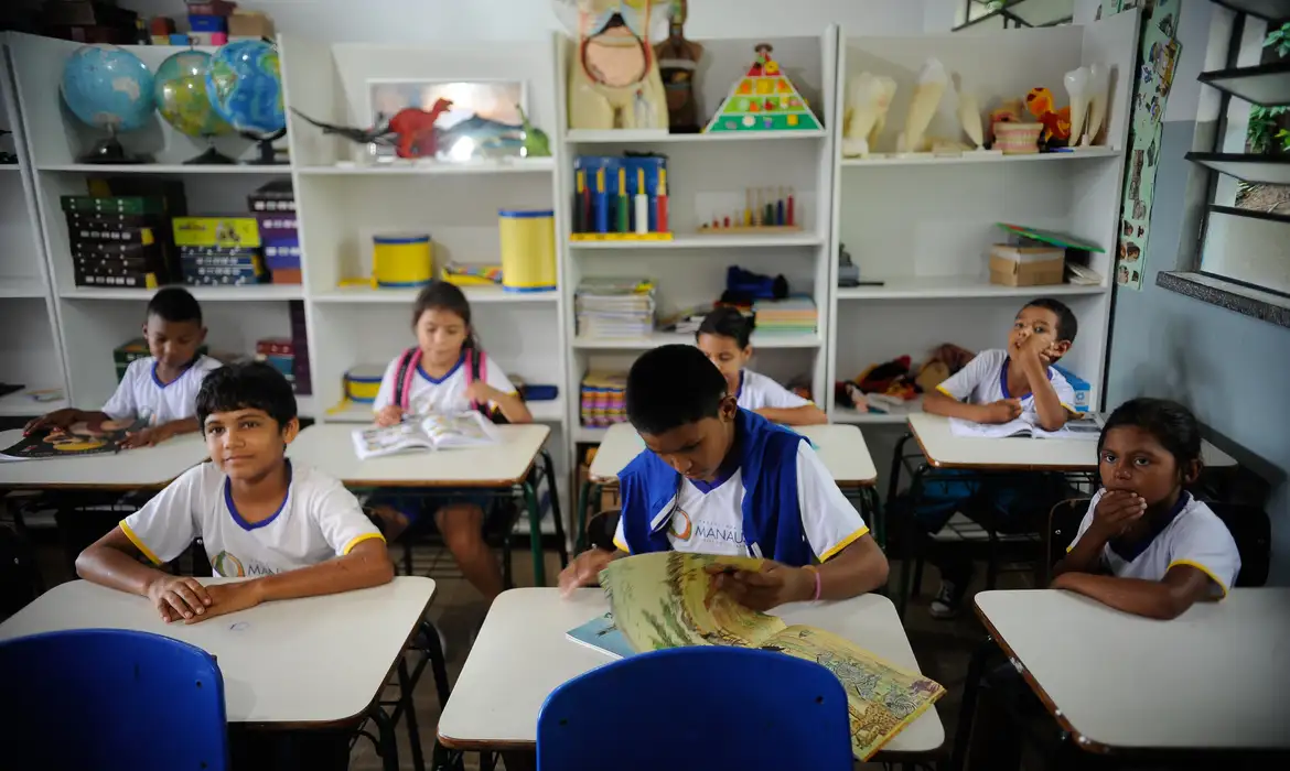Escolas de São Paulo perderam 35% da carga horária para as ciências humanas