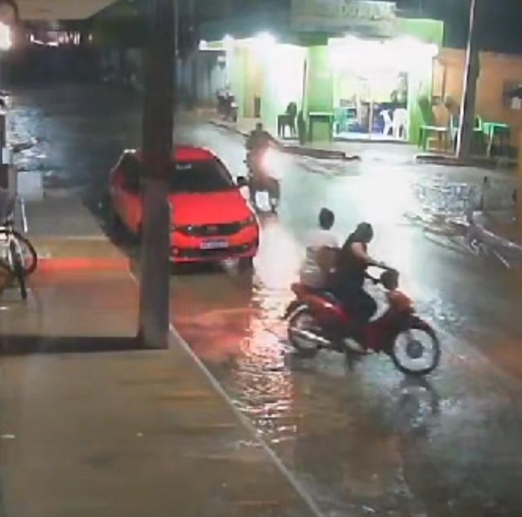 CÂMERAS DE SEGURANÇA FLAGRAM ACIDENTE DE TRANSITO EM PORANGA – Blog Tony Sales