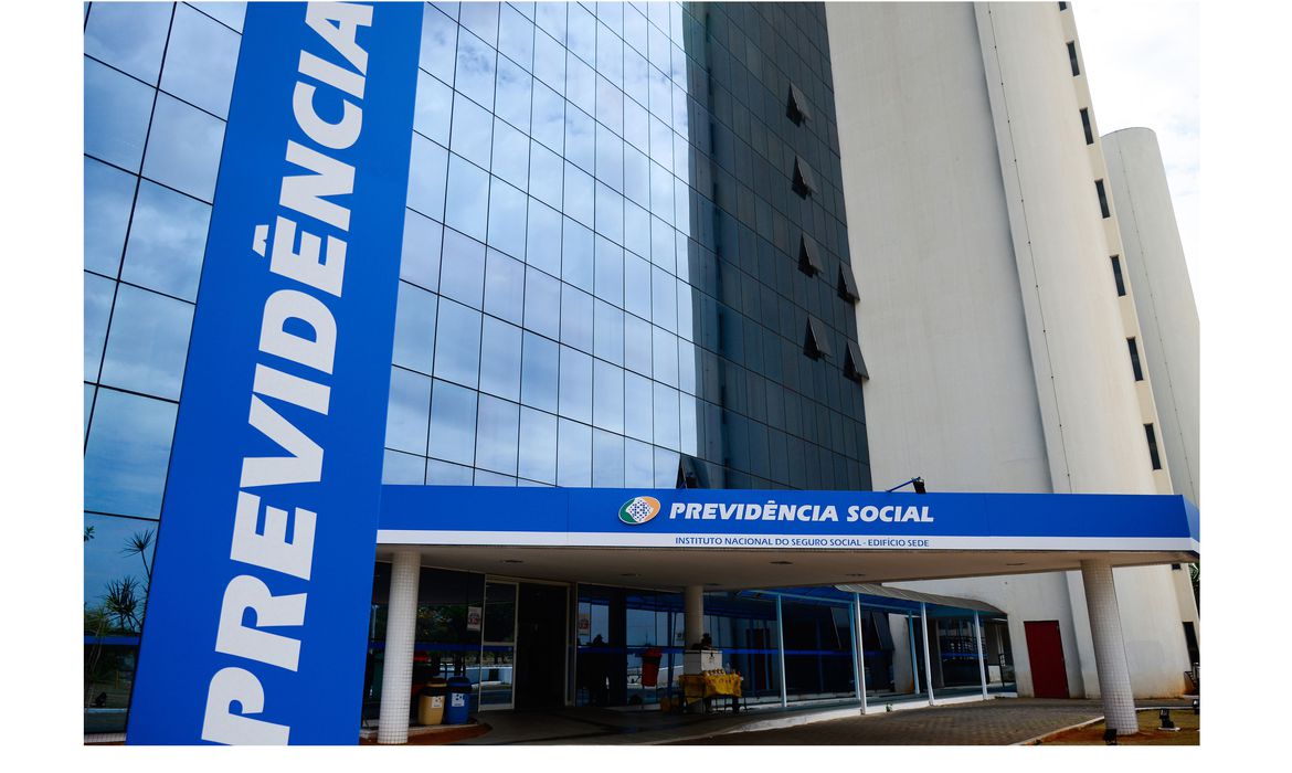 INSS suspende bloqueio de benefícios