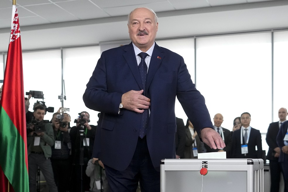 Lukashenko é reeleito presidente de Belarus pela sétima vez com quase 90% dos votos | Mundo
