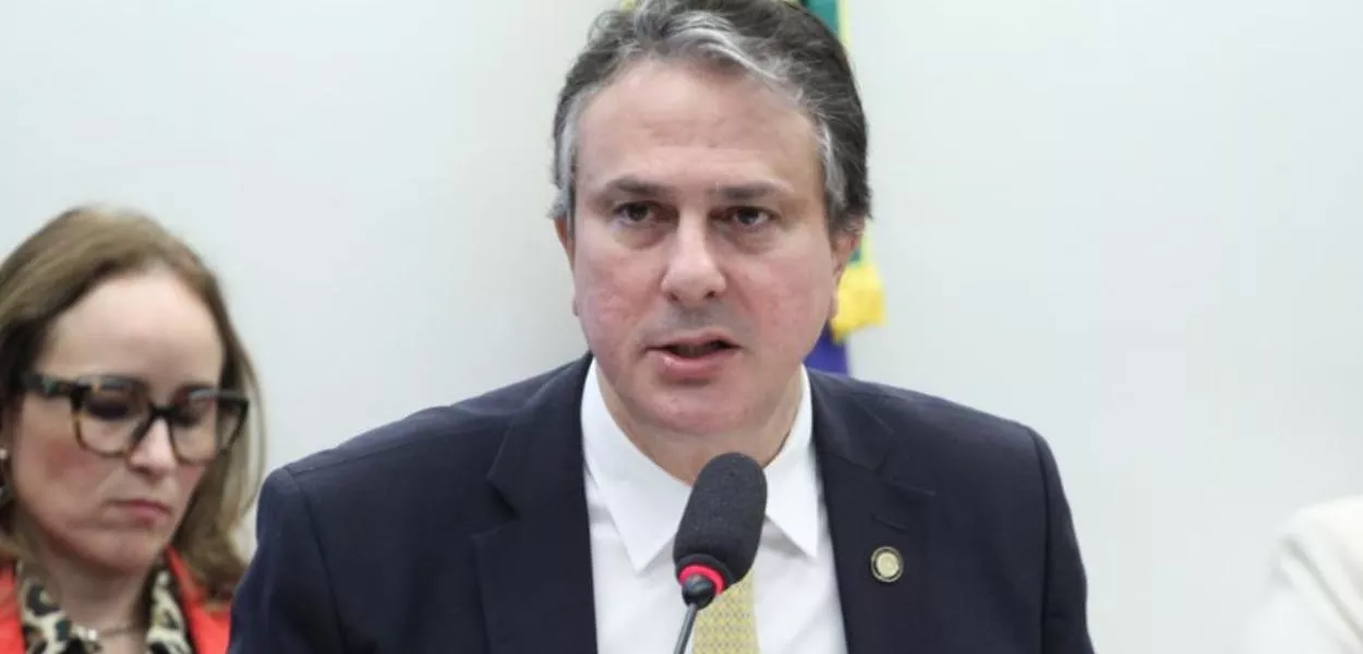 MEC anuncia reajuste no piso salarial para professores no Brasil