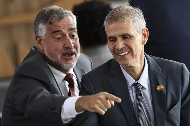 Ministro da Secom pagou multa para encerrar ação sobre fraude, diz site