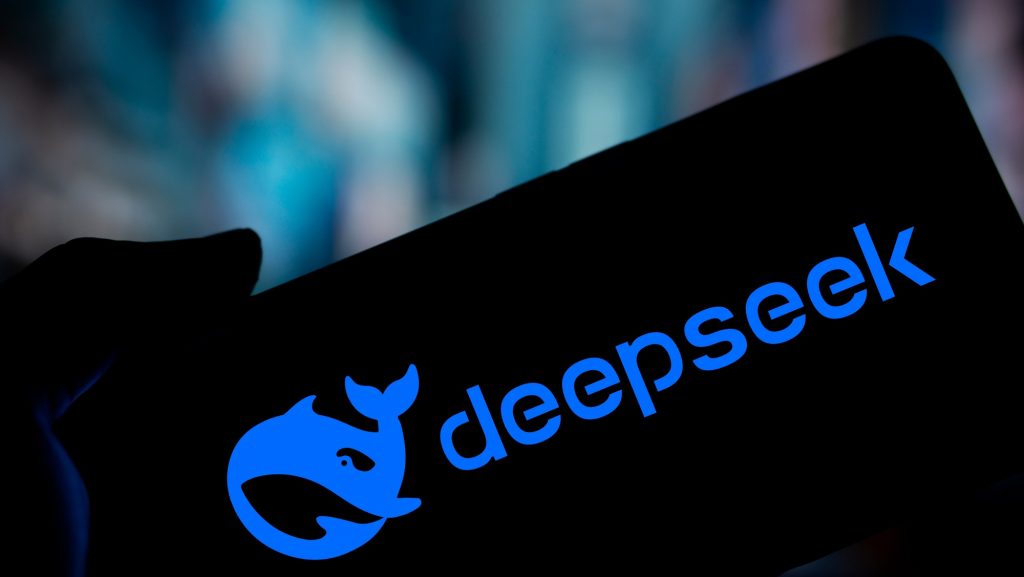Nvidia enfrenta queda histórica após avanço da DeepSeek em IA
