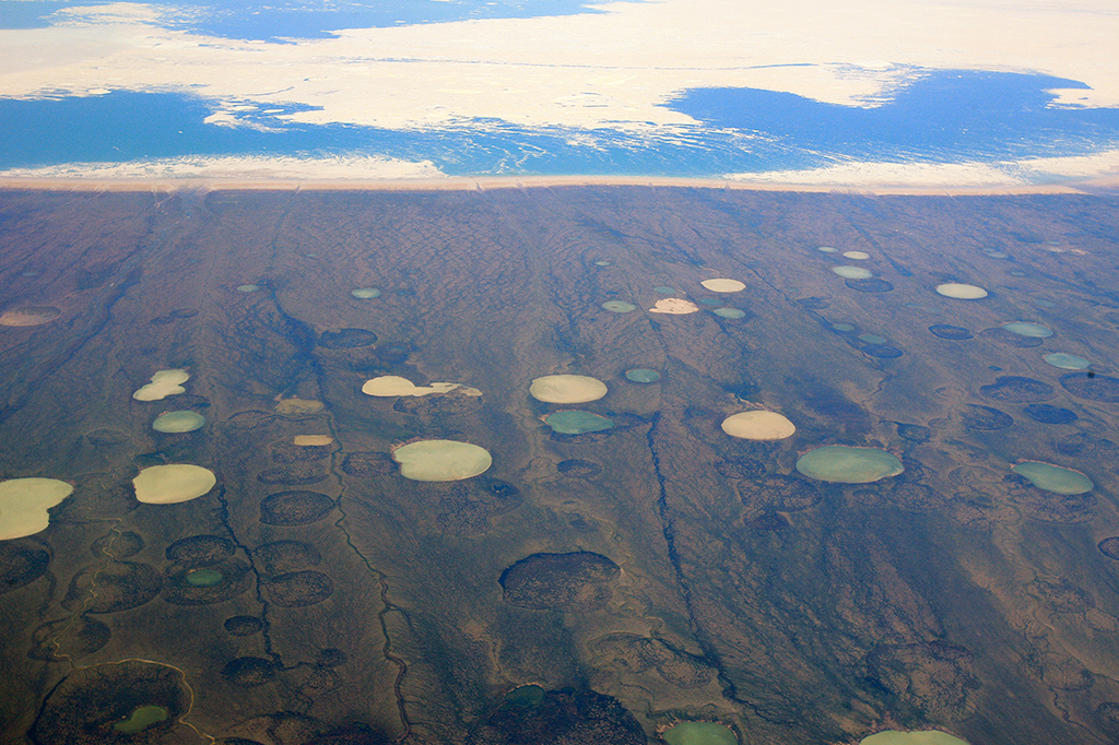 O degelo do permafrost sob lagos pode acelerar o...
