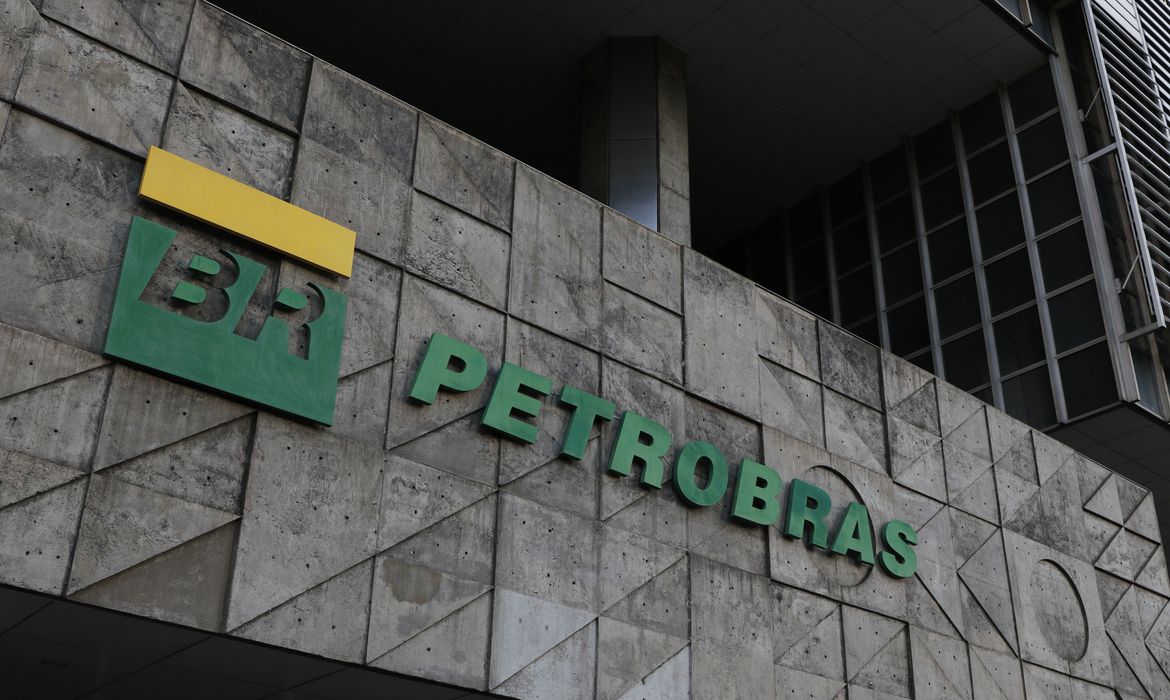 Petrobras anuncia aumento de R$ 0,22 no diesel