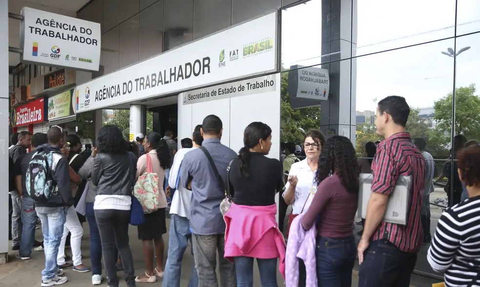 Teto do seguro-desemprego sobe para R$ 2.424,11 após reajuste | Brasil