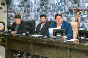 Câmara de Quixadá realiza sessão extraordinária e aprova importantes projetos para o município