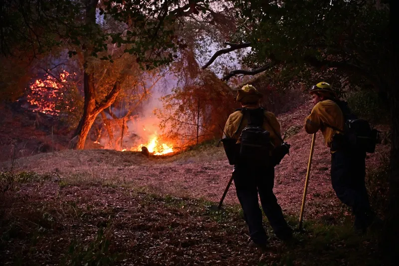 ameaçado por Trump, México envia bombeiros