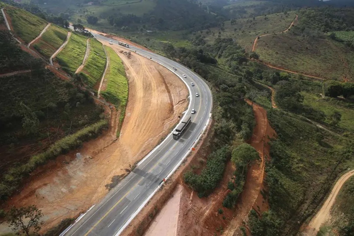 Lula assina concessão da BR-381, conhecida como 'rodovia da morte' | Brasil