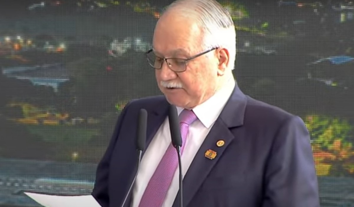 Em discurso duro, Fachin afirma que é preciso lembrar 8 de janeiro 'com a gravidade que merece' | Política