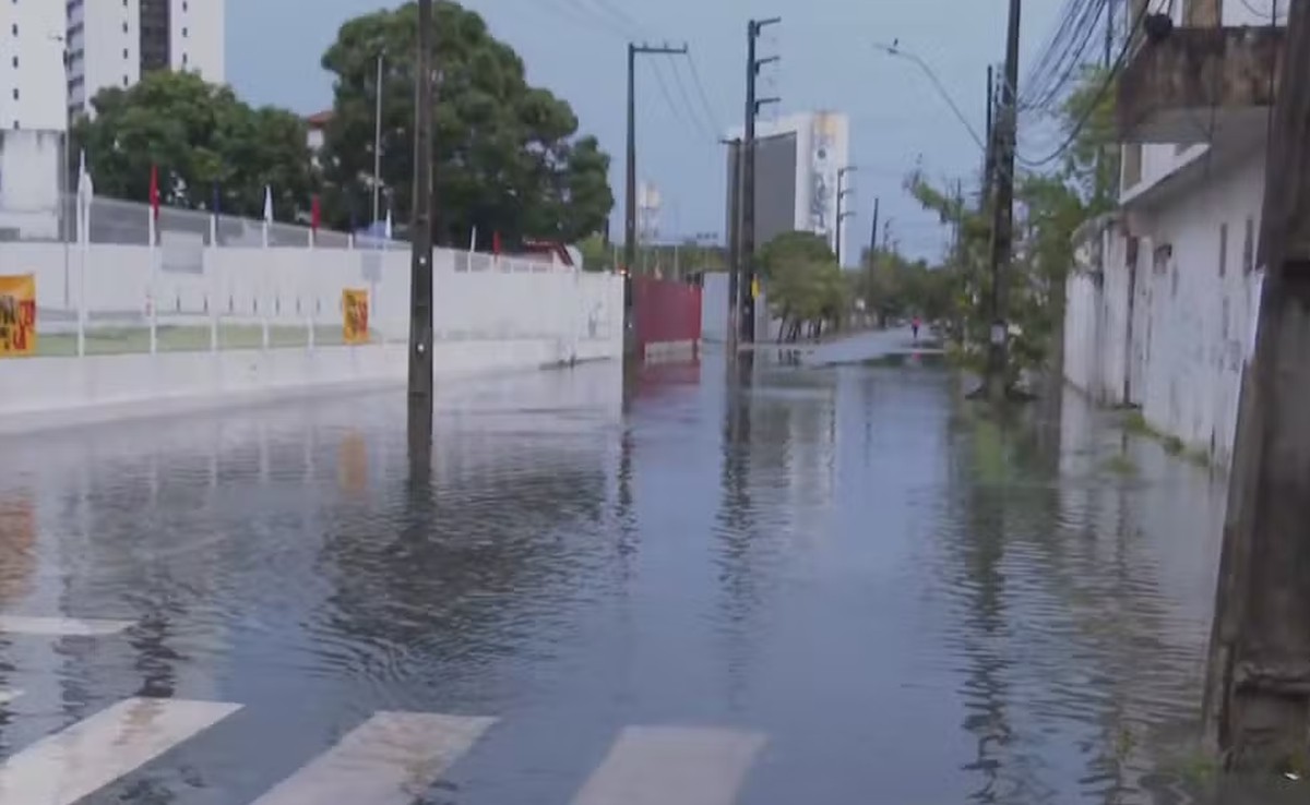 Recife entra em estágio de atenção em consequência das chuvas que atingiram cidade | Brasil