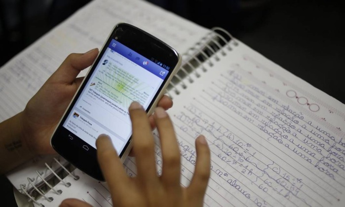Lei que proíbe celulares nas escolas será sancionada nesta segunda-feira sem vetos | Brasil