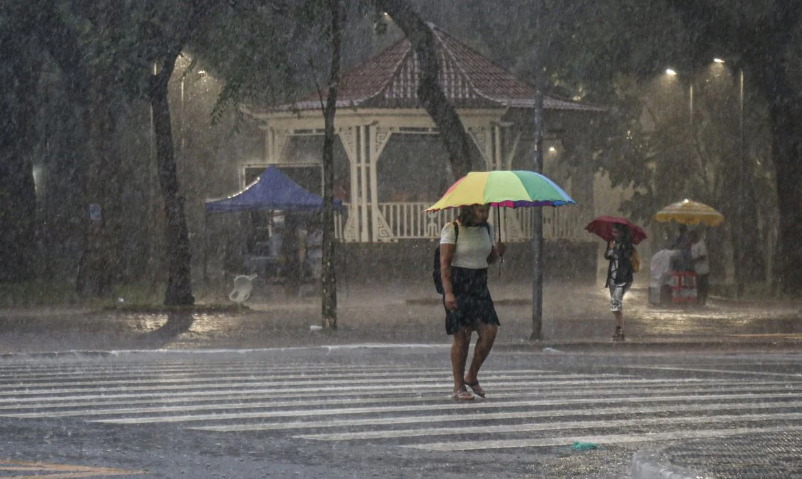 grande parte do país terá chuva forte, raios e rajadas de vento