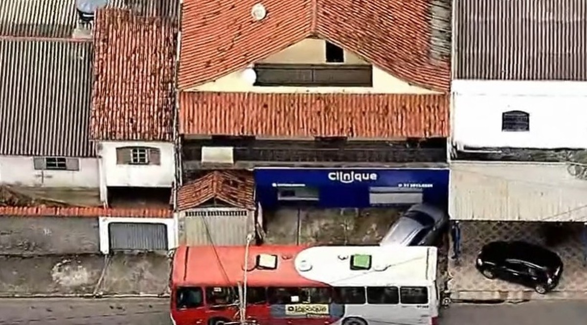 Sequestrador e passageiro feito refém são retirados de ônibus em Contagem (MG) | Belo Horizonte
