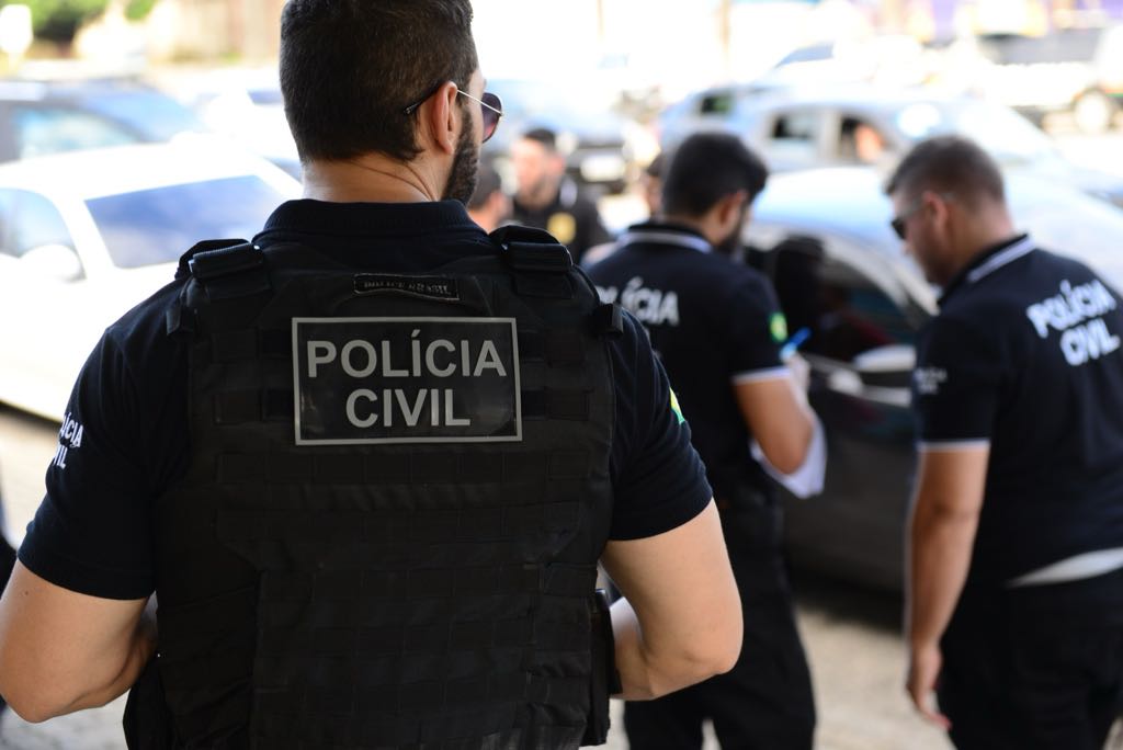 Dupla suspeita de praticar crimes de roubo na Capital e na RMF é presa pela Polícia Civil