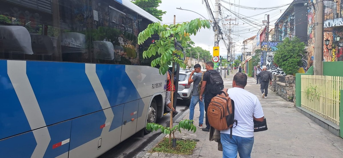 'Só penso no meu filho...voltar pra casa e poder abraçar ele', diz motorista de ônibus assaltado na Avenida Brasil | Rio de Janeiro
