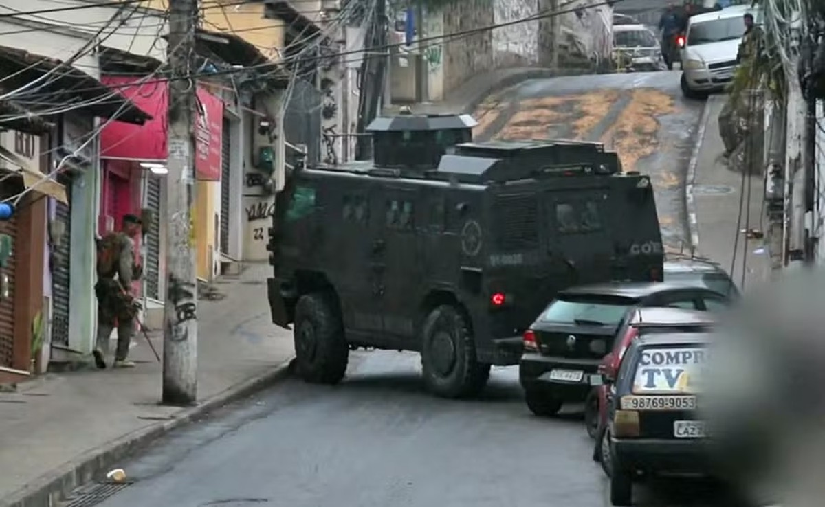 Donos de veículos atingidos por blindado da Polícia Civil no Complexo do Alemão serão indenizados | Rio de Janeiro