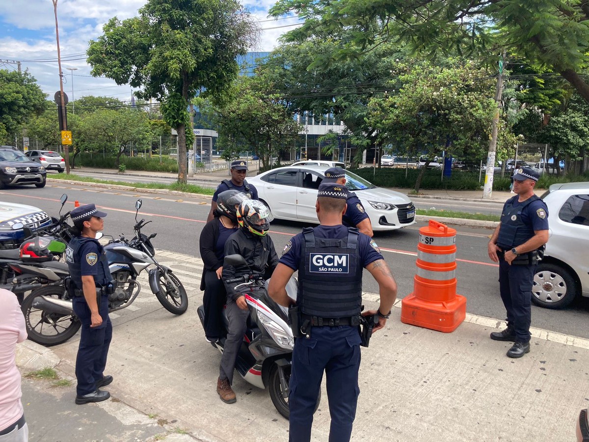 Prefeitura de São Paulo faz blitz contra serviço do 99 Moto | São Paulo