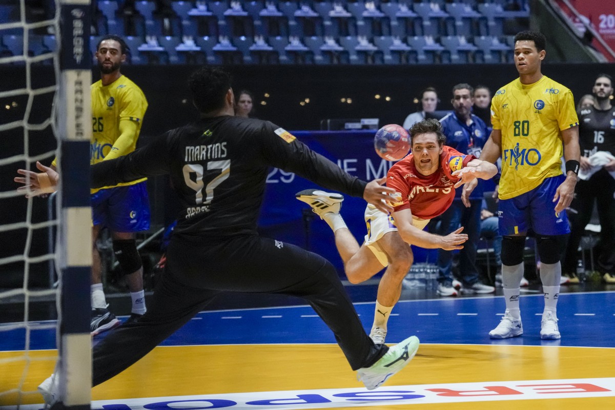 Técnico da Seleção lamenta confronto contra Dinamarca no Mundial de handebol: 'jogam outro esporte' | CBN Esportes
