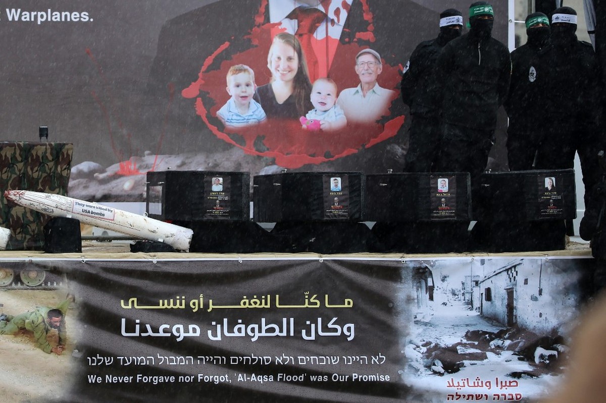 Israel diz que corpo de uma das reféns entregue pelo Hamas não corresponde a mãe de crianças mortas