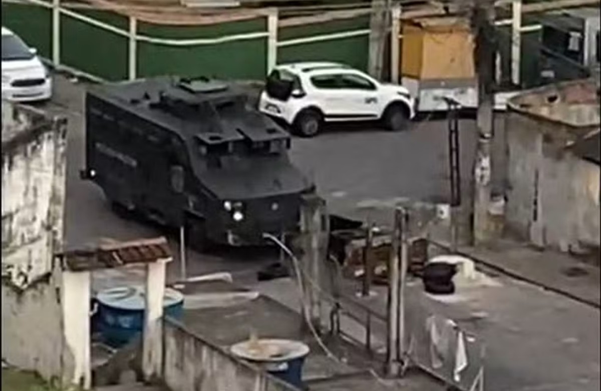 VÍDEO: moradora e dois PMs ficam feridos durante operação no Complexo da Penha, Zona Norte do Rio | Rio de Janeiro