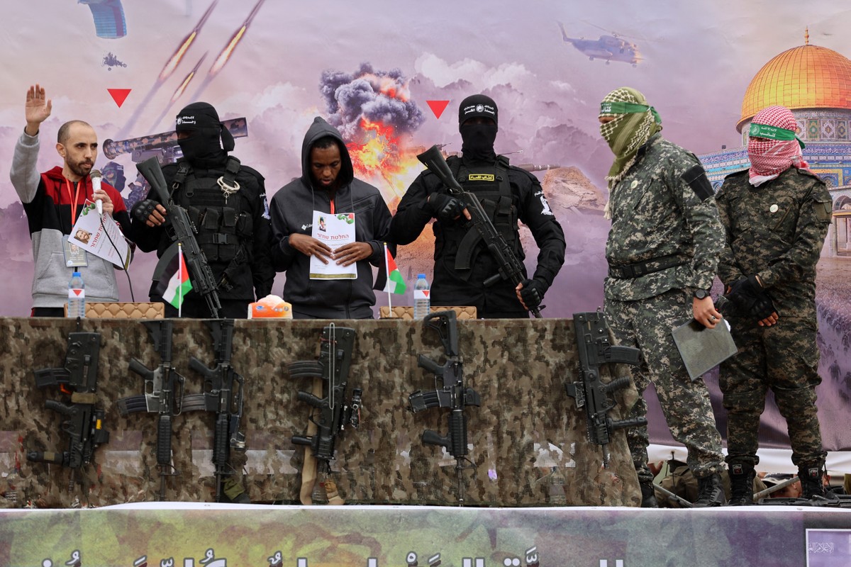 Hamas liberta sexto e último refém israelense vivo da primeira fase do acordo de cessar-fogo | Mundo