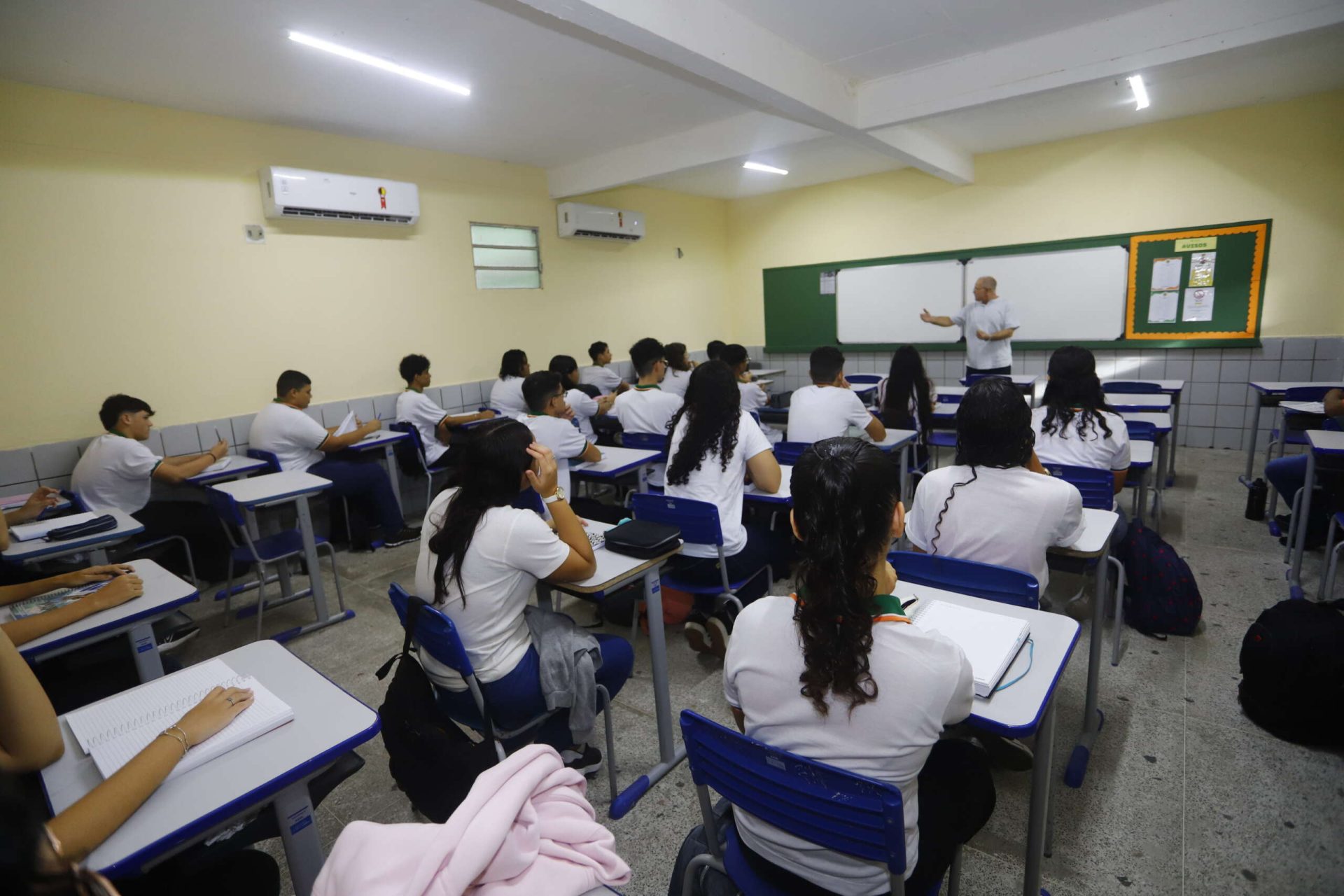 Mensagem de reajuste do piso salarial para professores da rede estadual é encaminhada para Alece