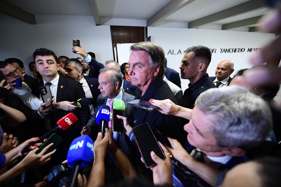 Bolsonaro e mais 33 são denunciados pela PGR por tentativa de golpe | Política