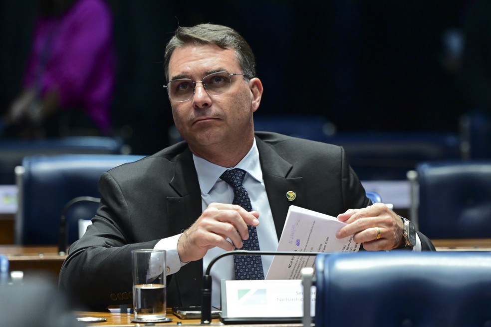 AGU pede que STF rejeite queixa-crime de Flávio Bolsonaro contra Haddad | Política
