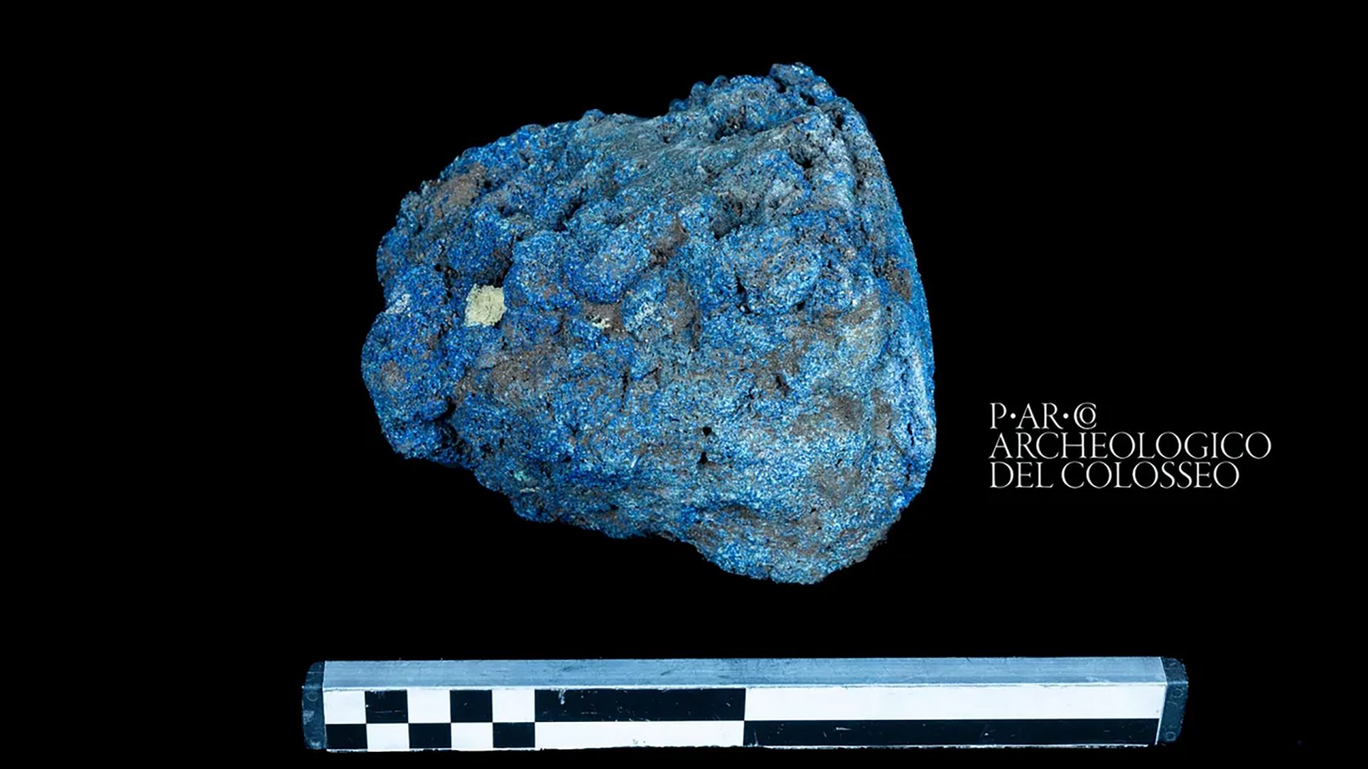 Bloco de pigmento azul egípcio é achado no palácio de Nero