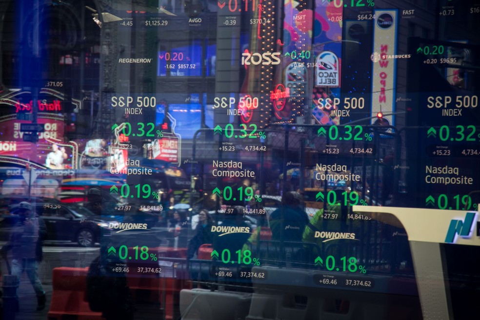 Bolsas de NY fecham sem direção única com mercado à espera do ‘payroll’ | Finanças