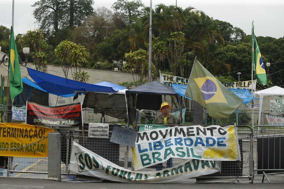 Bolsonaro mandou emitir nota para manter acampamentos mobilizados, diz denúncia da PGR | Política