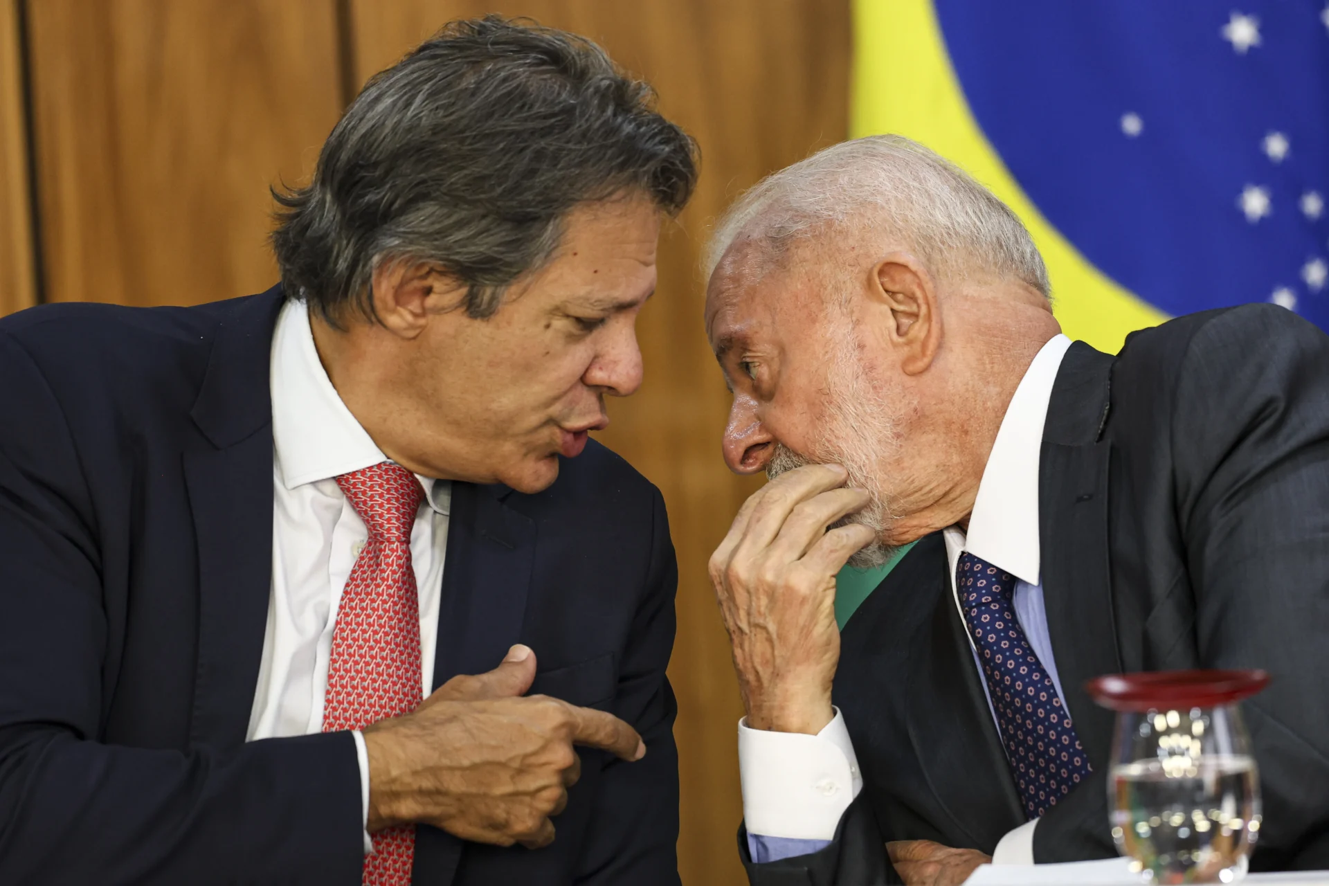 Brasil deve adotar 'reciprocidade' contra tarifas de Trump